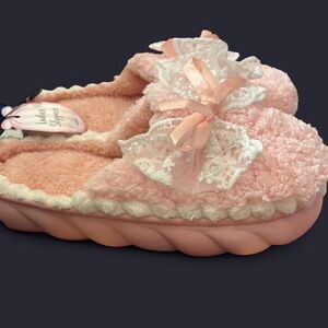 Pink Fuzzy Slippers with Lace Bow Size: 9 Women’s